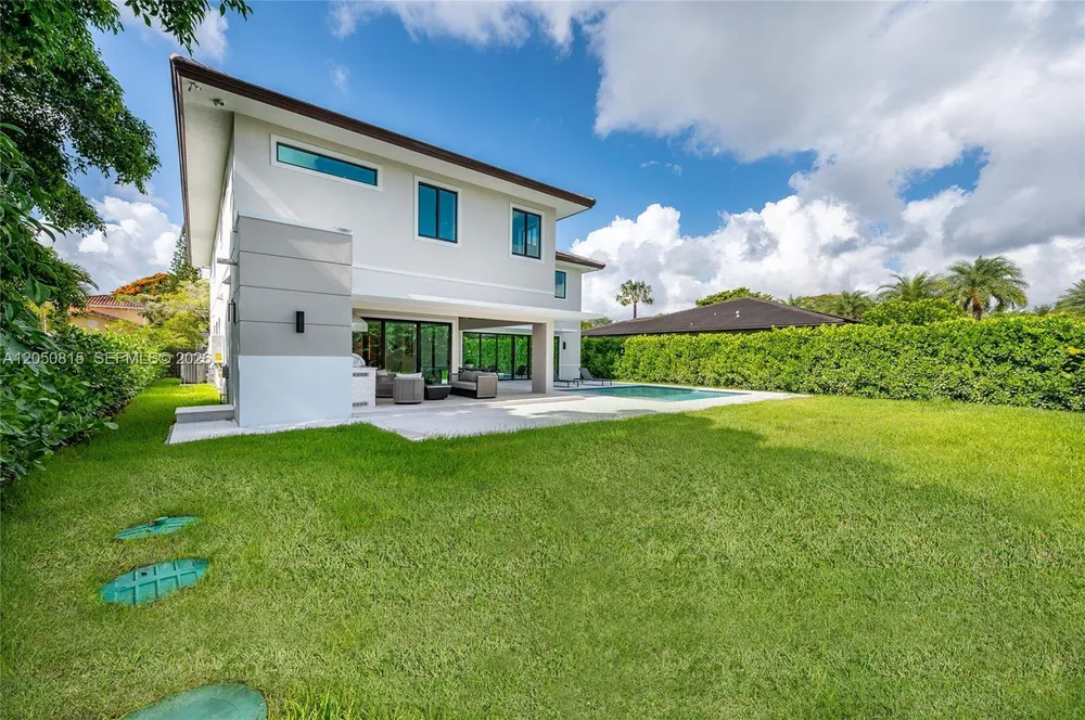 6415 SW 83rd St, Miami, FL 33143