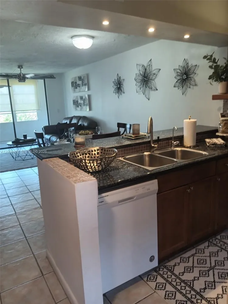 2821 Somerset Dr, Lauderdale Lakes, FL 33311