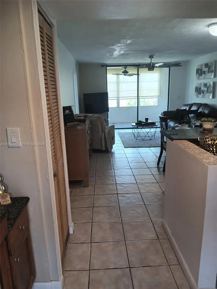 2821 Somerset Dr, Lauderdale Lakes, FL 33311