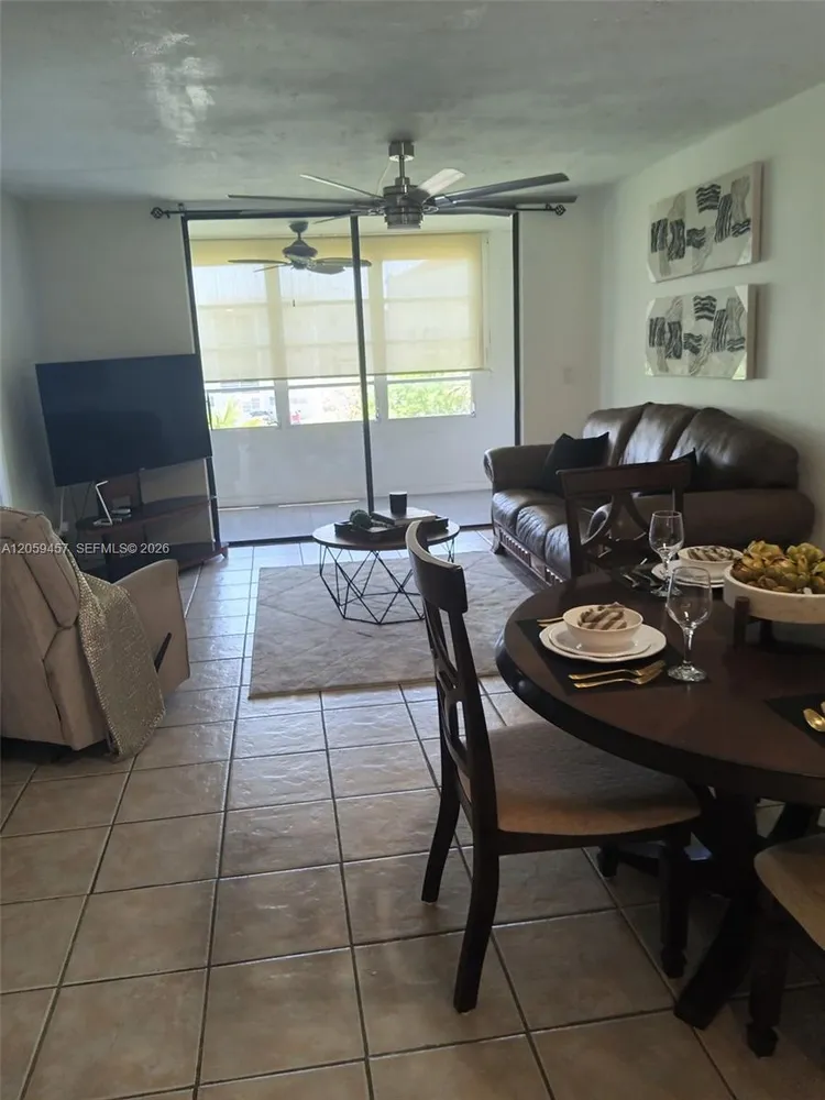 2821 Somerset Dr, Lauderdale Lakes, FL 33311