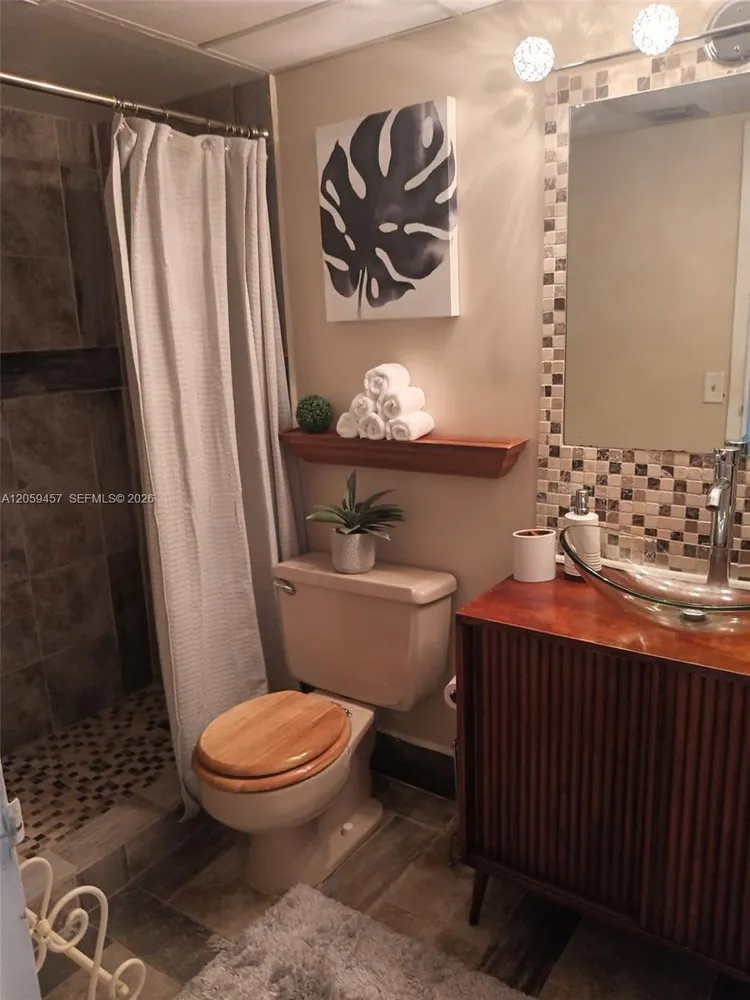 2821 Somerset Dr, Lauderdale Lakes, FL 33311