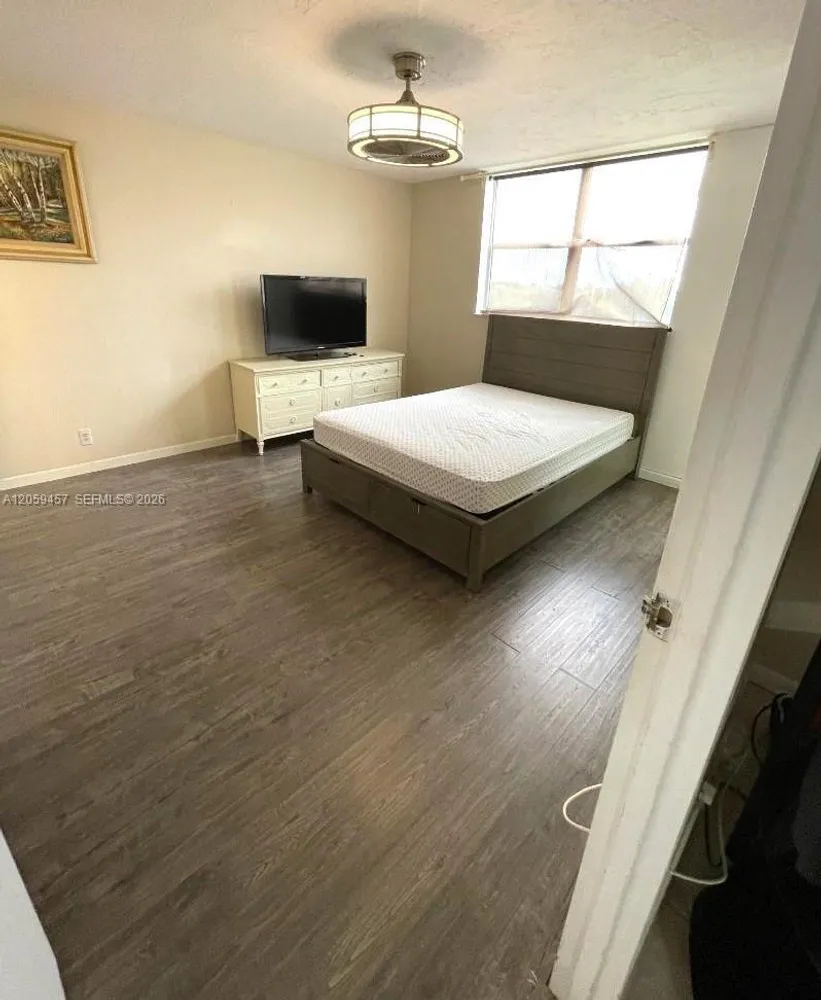 2821 Somerset Dr, Lauderdale Lakes, FL 33311