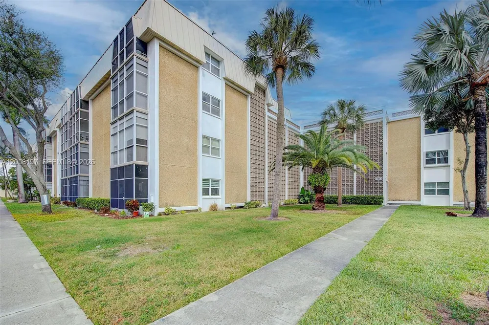 3020 NE 16th Ave, Oakland Park, FL 33334