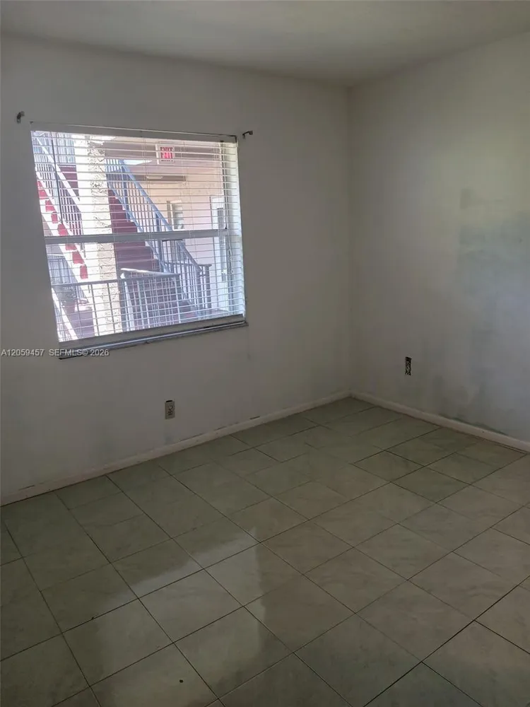 2821 Somerset Dr, Lauderdale Lakes, FL 33311