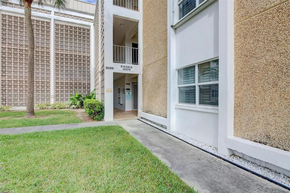 3020 NE 16th Ave, Oakland Park, FL 33334