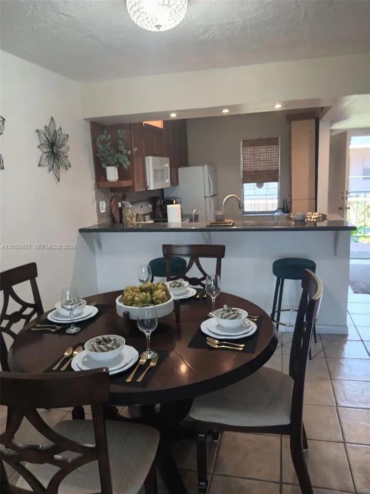 2821 Somerset Dr, Lauderdale Lakes, FL 33311