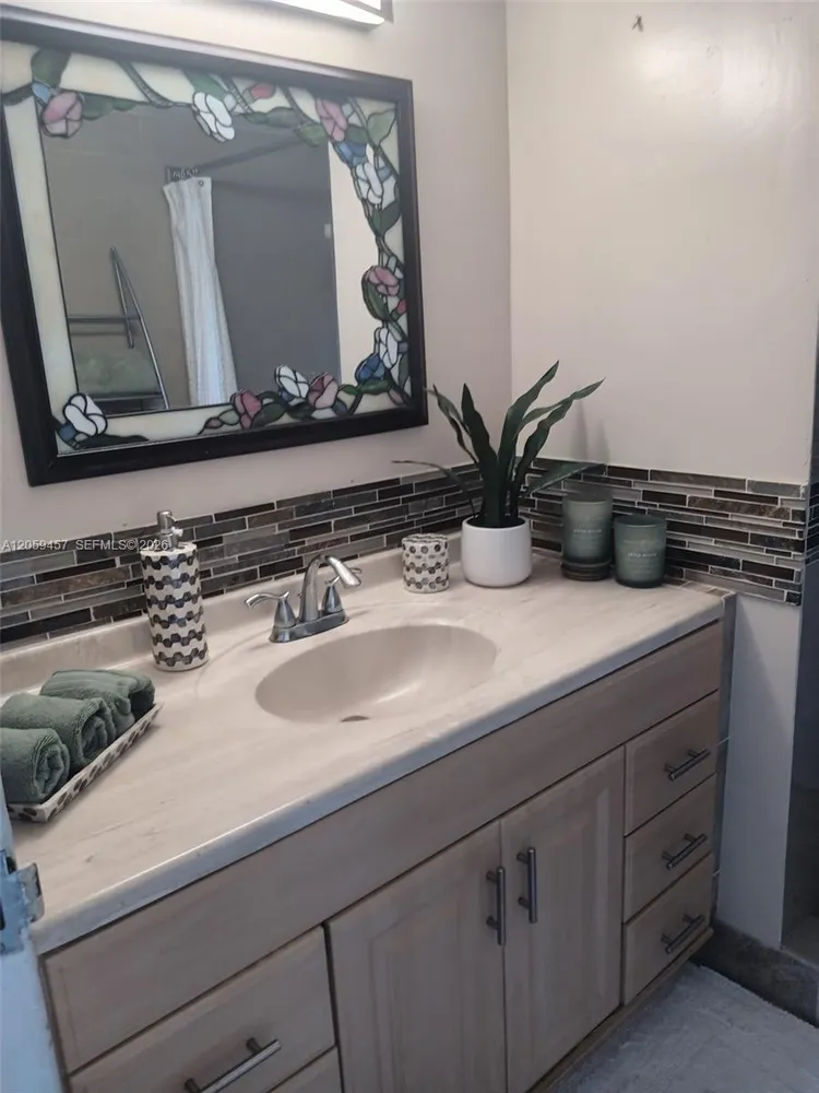 2821 Somerset Dr, Lauderdale Lakes, FL 33311