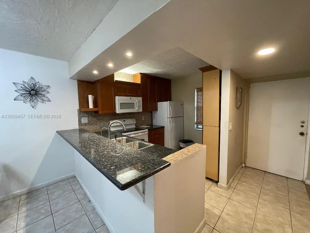 2821 Somerset Dr, Lauderdale Lakes, FL 33311