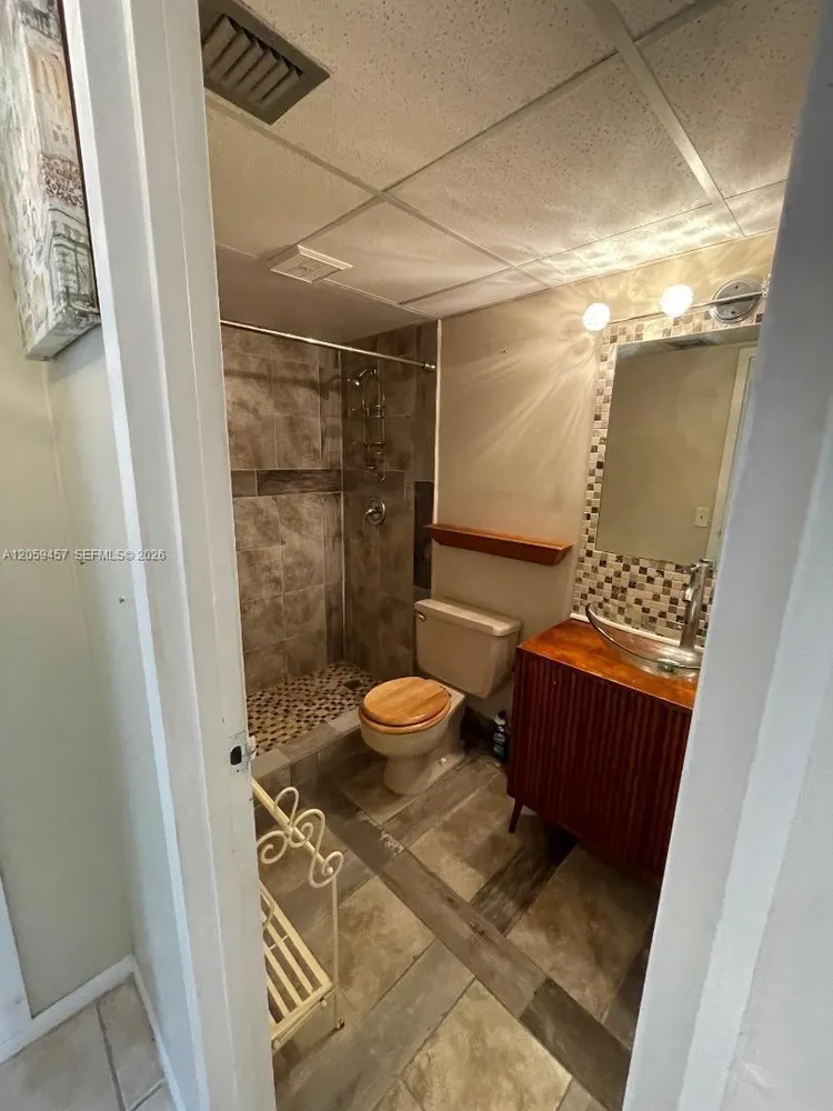 2821 Somerset Dr, Lauderdale Lakes, FL 33311