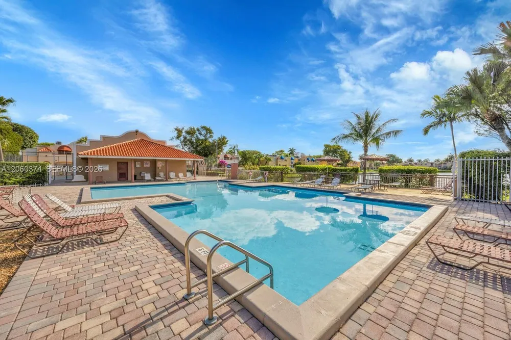 390 NW 86th Ct, Miami, FL 33126
