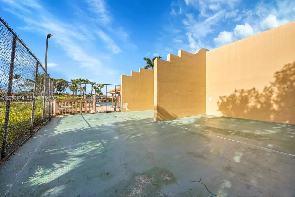 390 NW 86th Ct, Miami, FL 33126