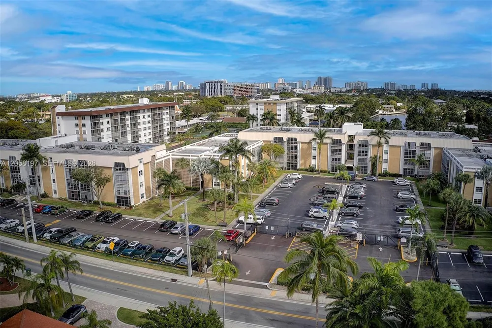 3020 NE 16th Ave, Oakland Park, FL 33334