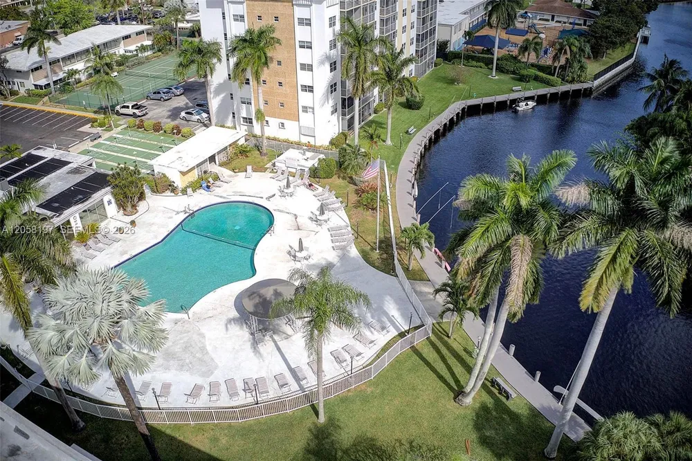 3020 NE 16th Ave, Oakland Park, FL 33334