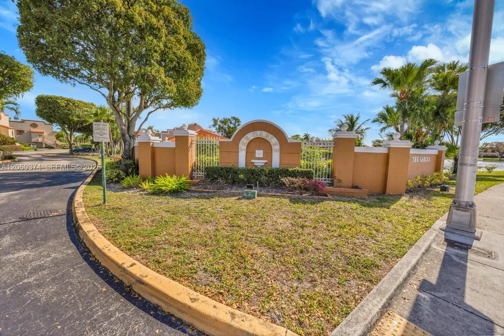 390 NW 86th Ct, Miami, FL 33126