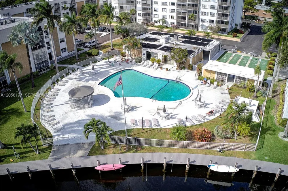 3020 NE 16th Ave, Oakland Park, FL 33334