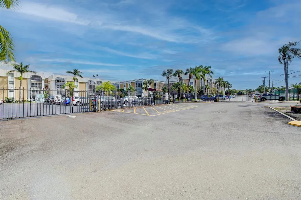 3020 NE 16th Ave, Oakland Park, FL 33334