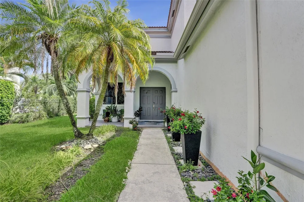 1216 Chinaberry Dr, Weston, FL 33327