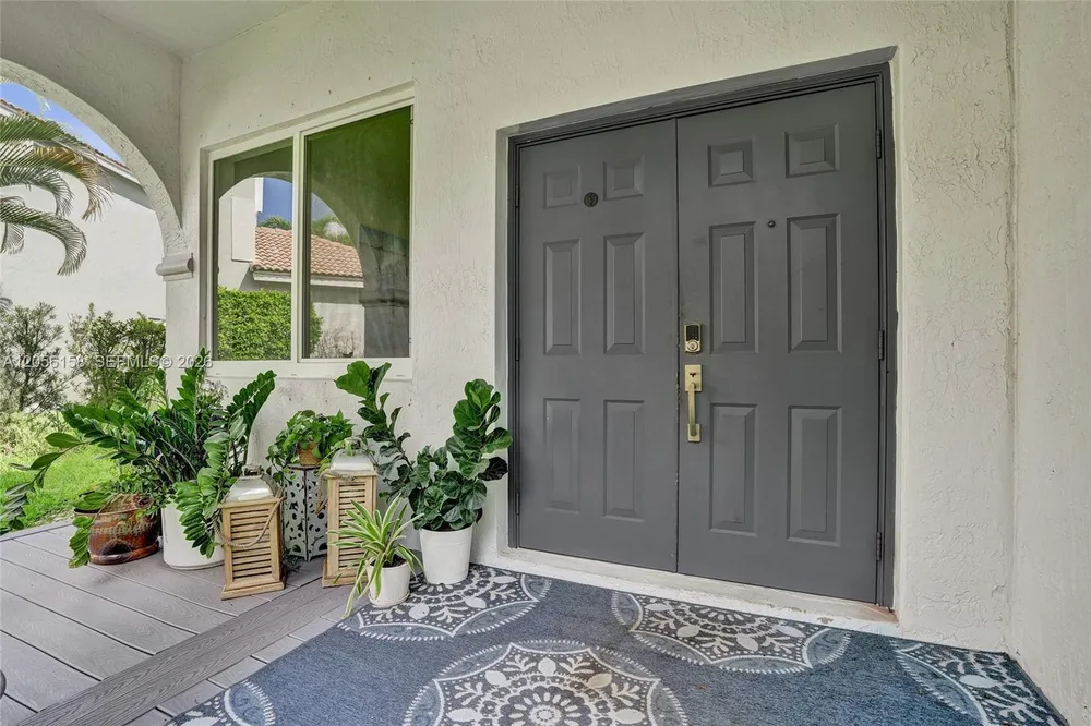 1216 Chinaberry Dr, Weston, FL 33327