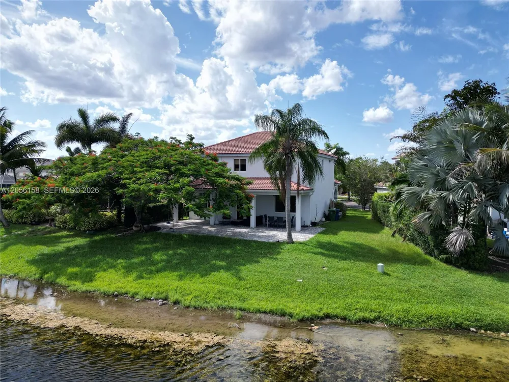 1216 Chinaberry Dr, Weston, FL 33327