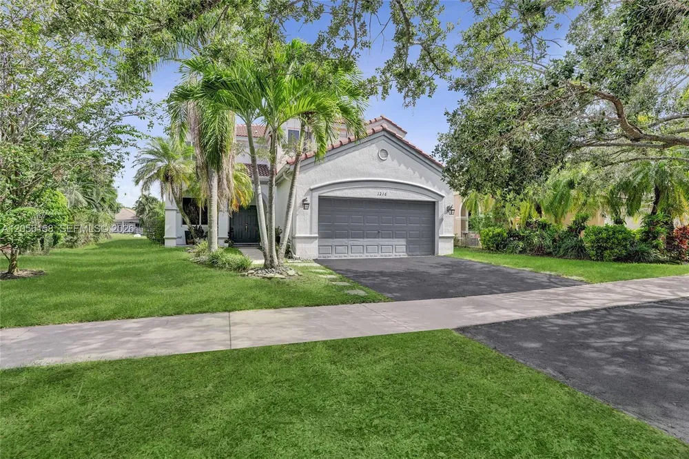 1216 Chinaberry Dr, Weston, FL 33327