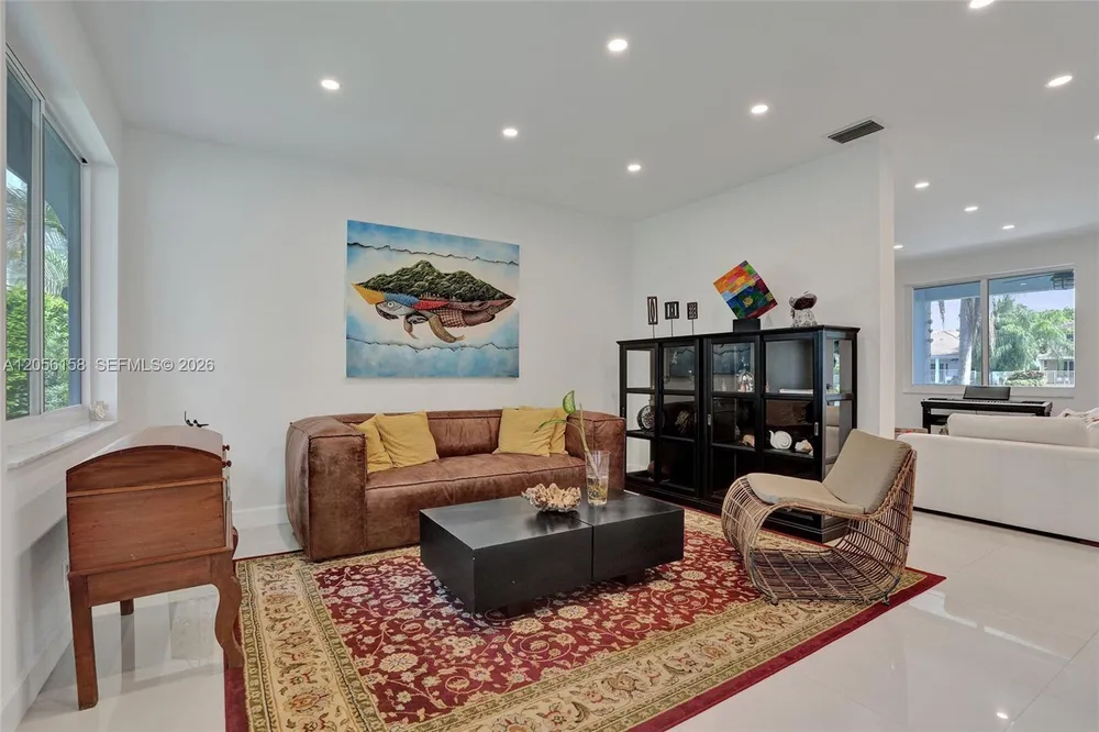 1216 Chinaberry Dr, Weston, FL 33327