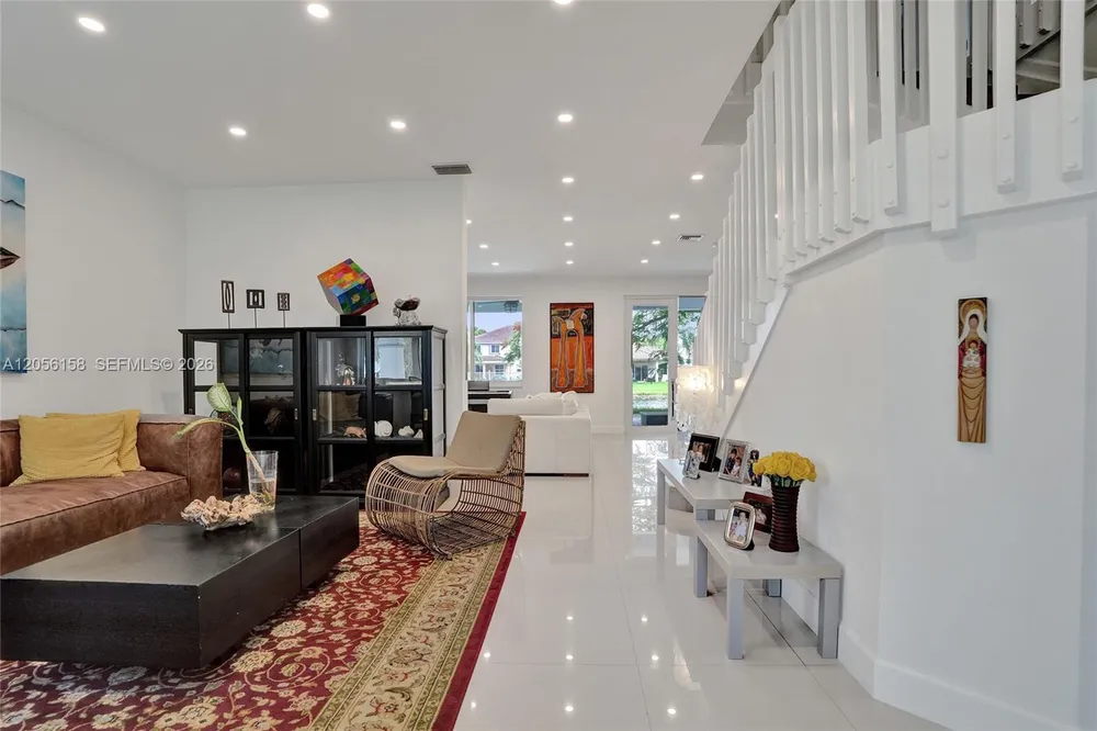 1216 Chinaberry Dr, Weston, FL 33327