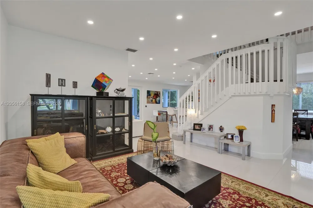 1216 Chinaberry Dr, Weston, FL 33327