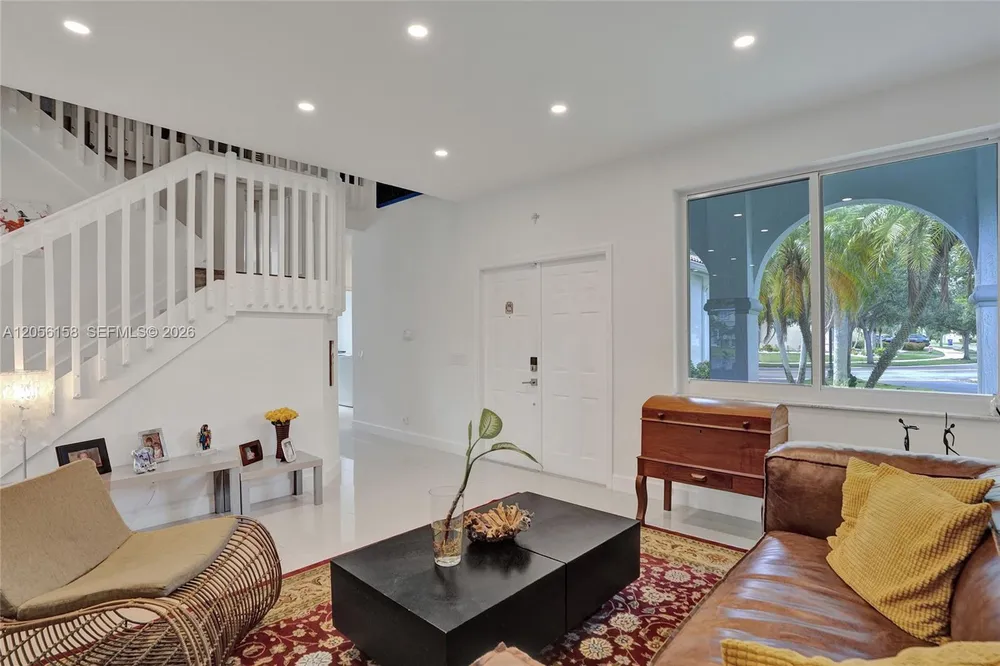 1216 Chinaberry Dr, Weston, FL 33327