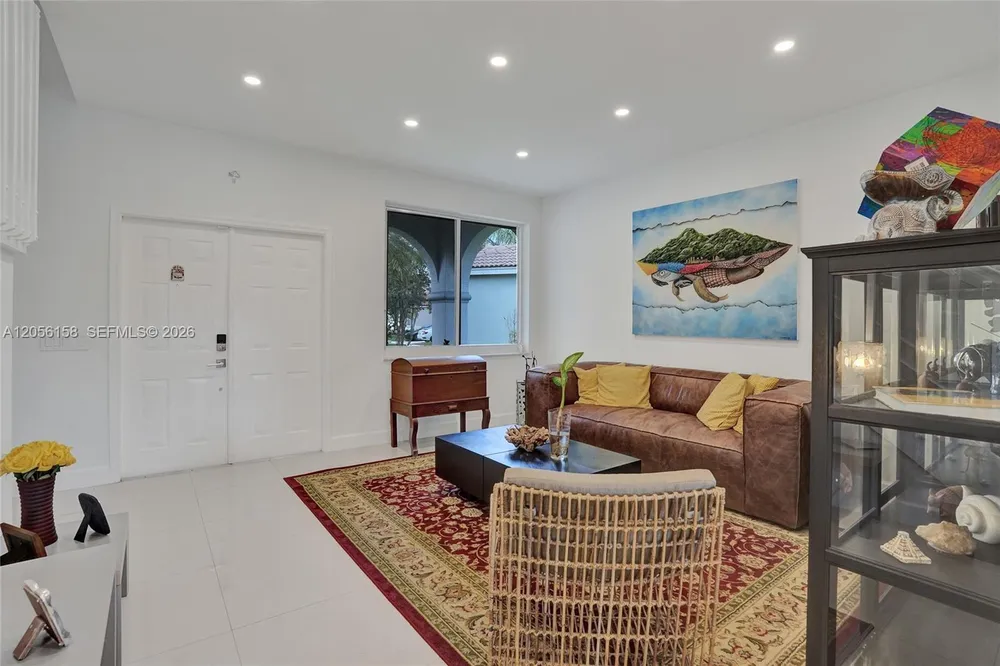 1216 Chinaberry Dr, Weston, FL 33327