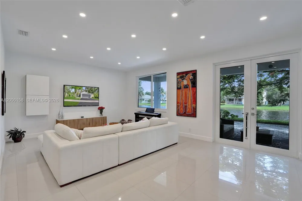 1216 Chinaberry Dr, Weston, FL 33327