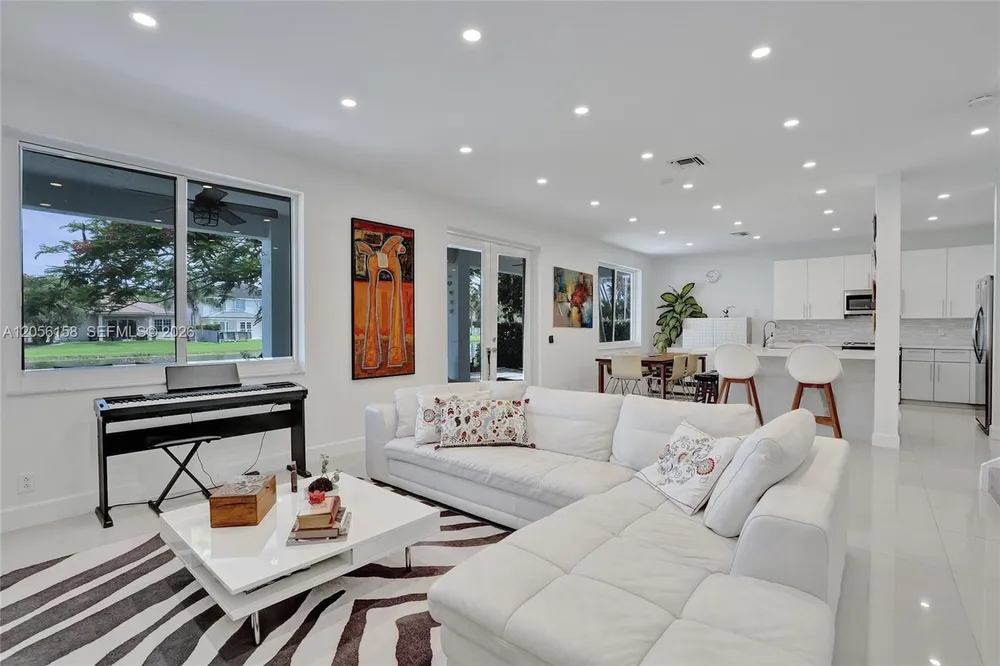 1216 Chinaberry Dr, Weston, FL 33327