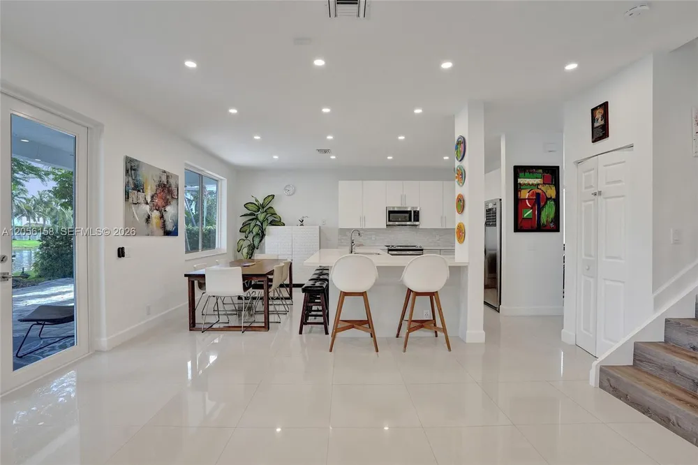 1216 Chinaberry Dr, Weston, FL 33327