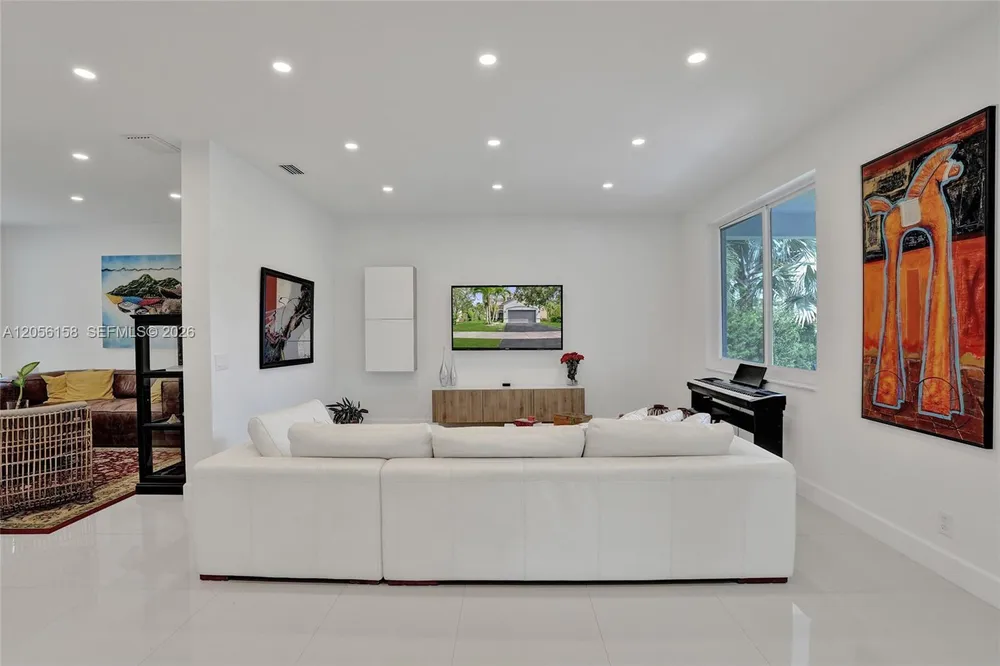 1216 Chinaberry Dr, Weston, FL 33327