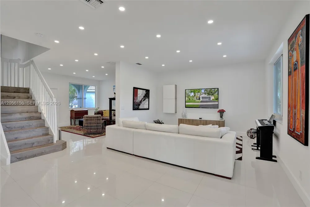 1216 Chinaberry Dr, Weston, FL 33327