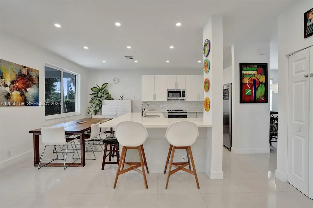 1216 Chinaberry Dr, Weston, FL 33327