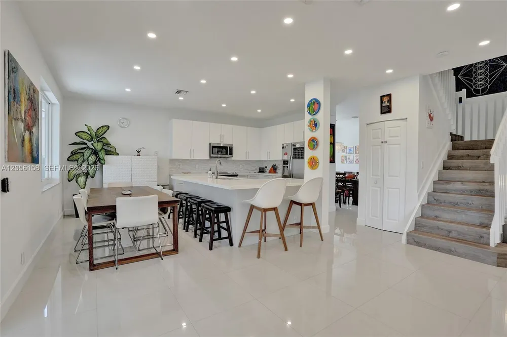1216 Chinaberry Dr, Weston, FL 33327