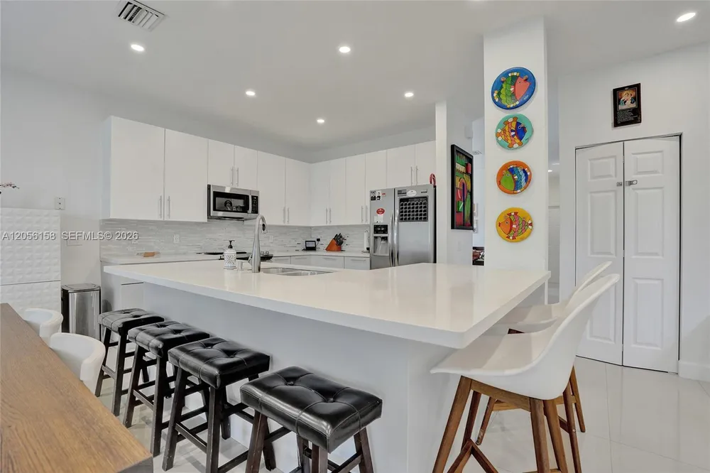 1216 Chinaberry Dr, Weston, FL 33327