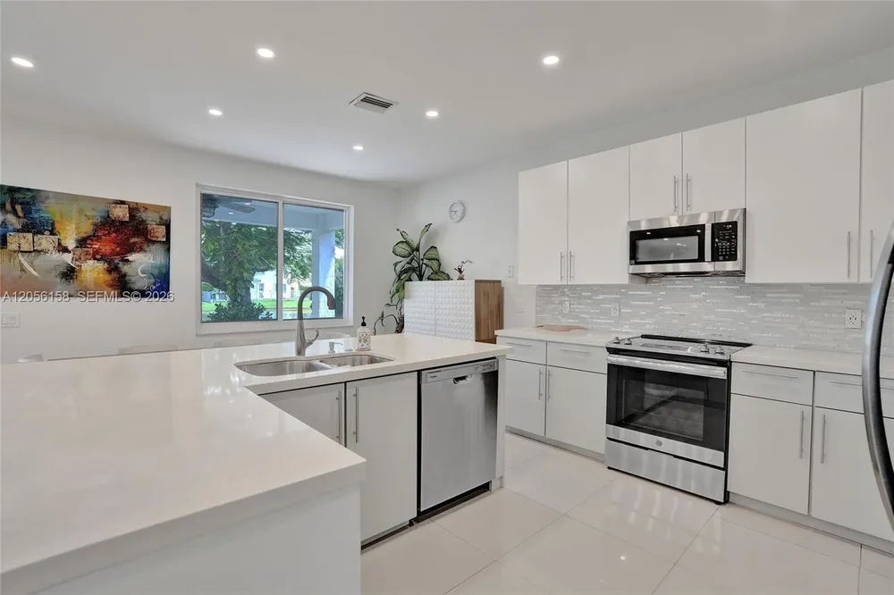 1216 Chinaberry Dr, Weston, FL 33327