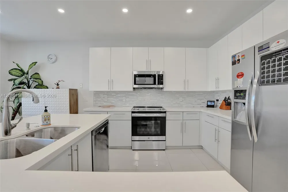 1216 Chinaberry Dr, Weston, FL 33327