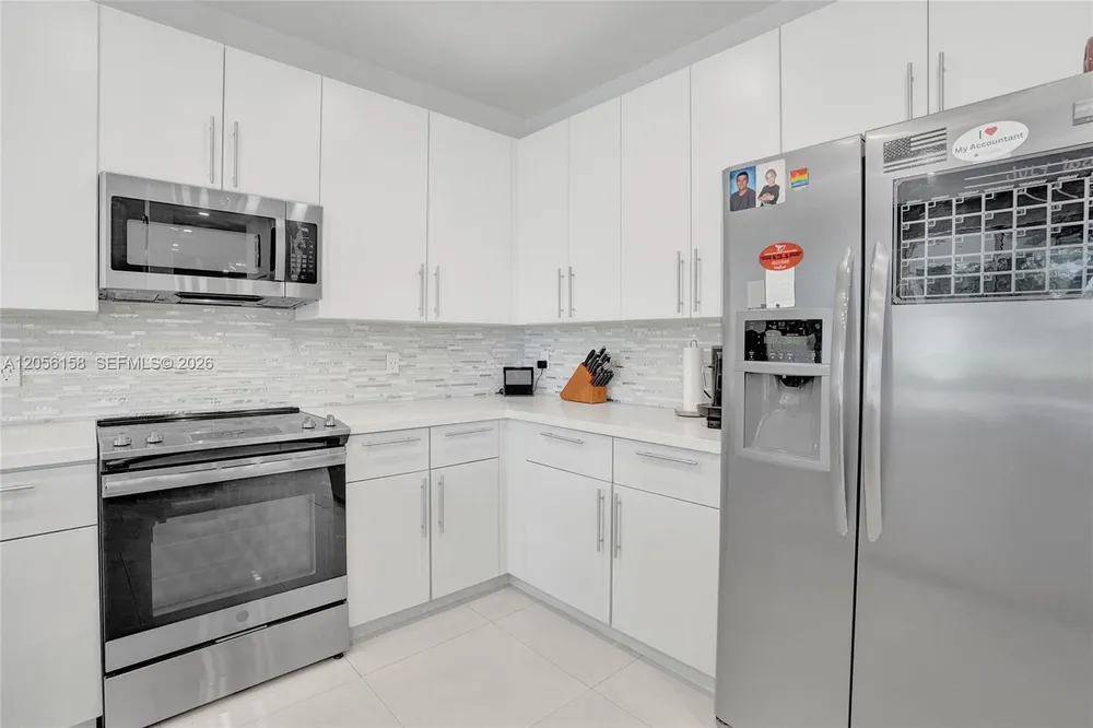 1216 Chinaberry Dr, Weston, FL 33327