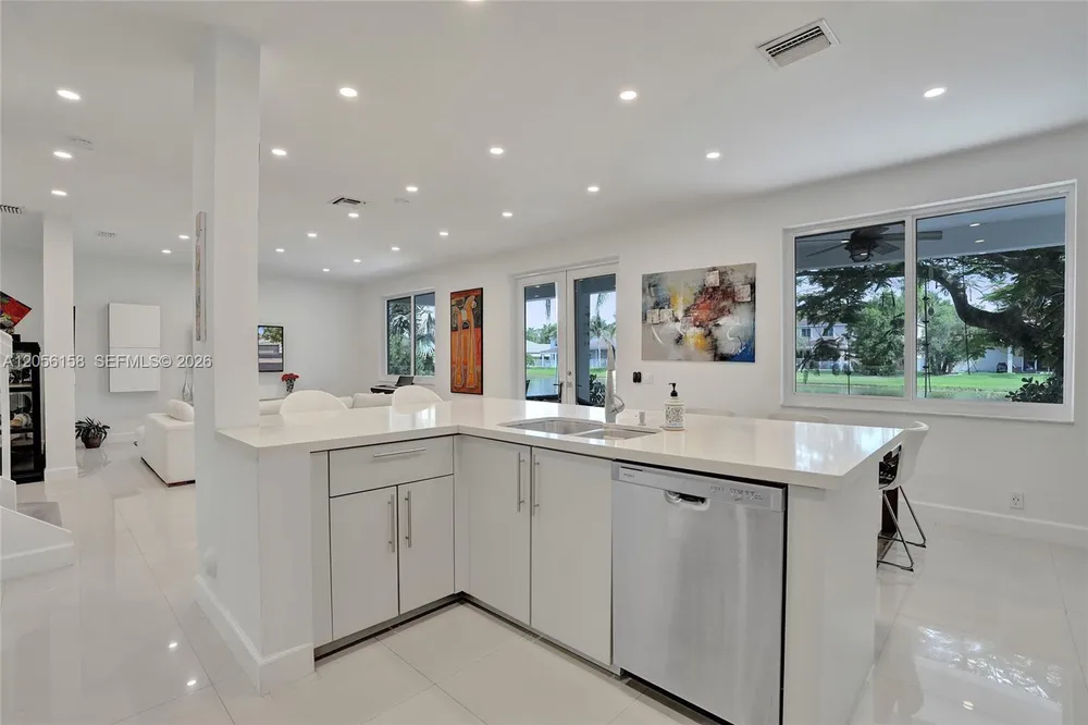 1216 Chinaberry Dr, Weston, FL 33327