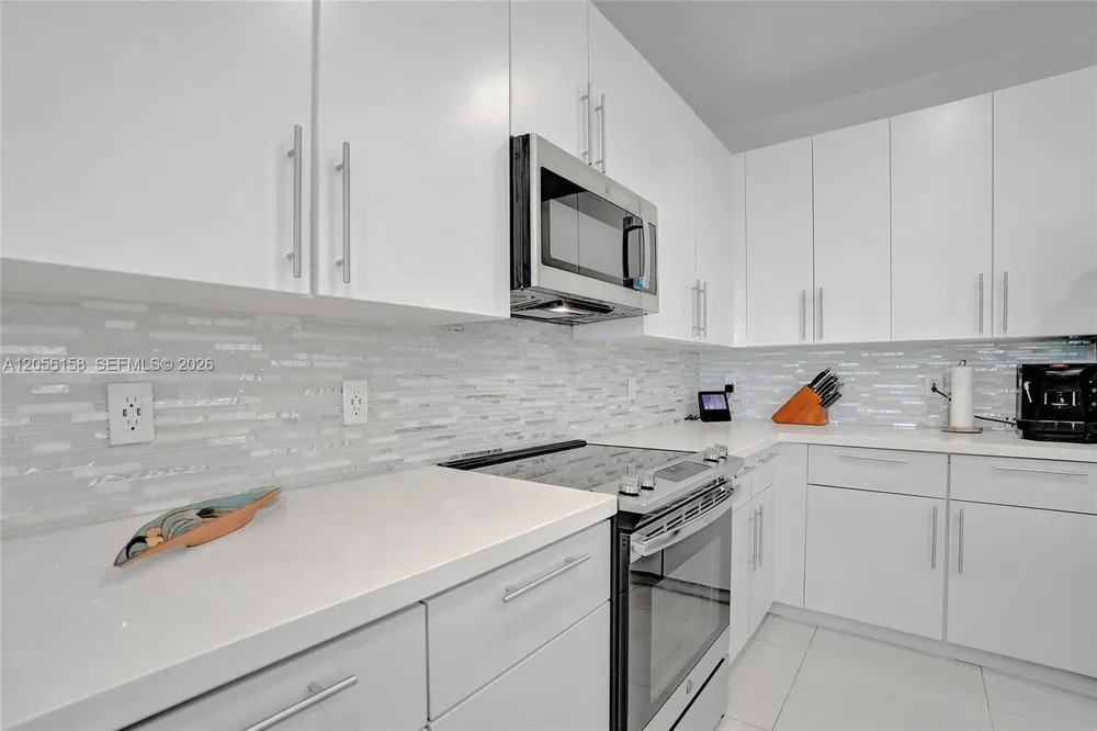 1216 Chinaberry Dr, Weston, FL 33327