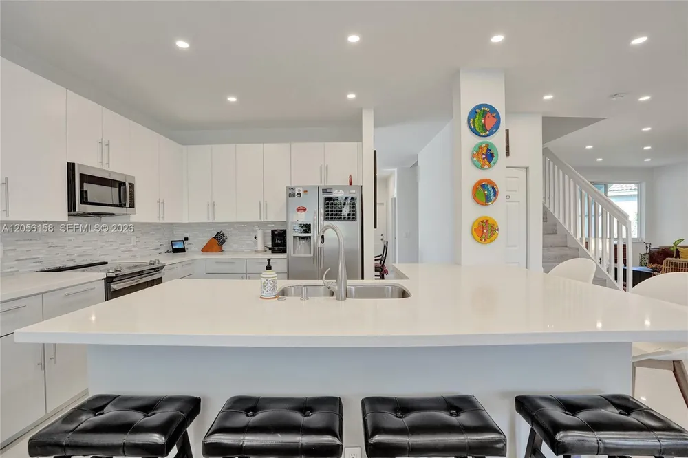 1216 Chinaberry Dr, Weston, FL 33327