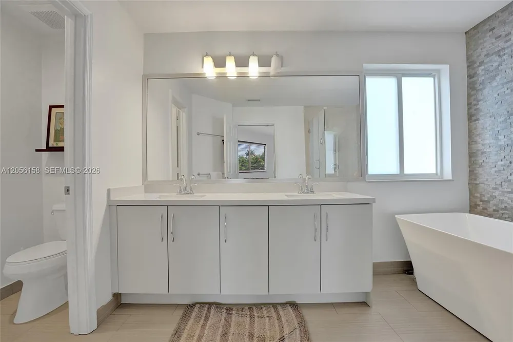 1216 Chinaberry Dr, Weston, FL 33327