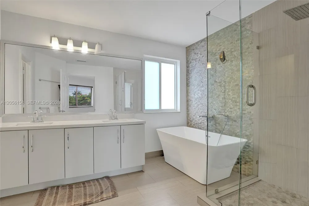 1216 Chinaberry Dr, Weston, FL 33327