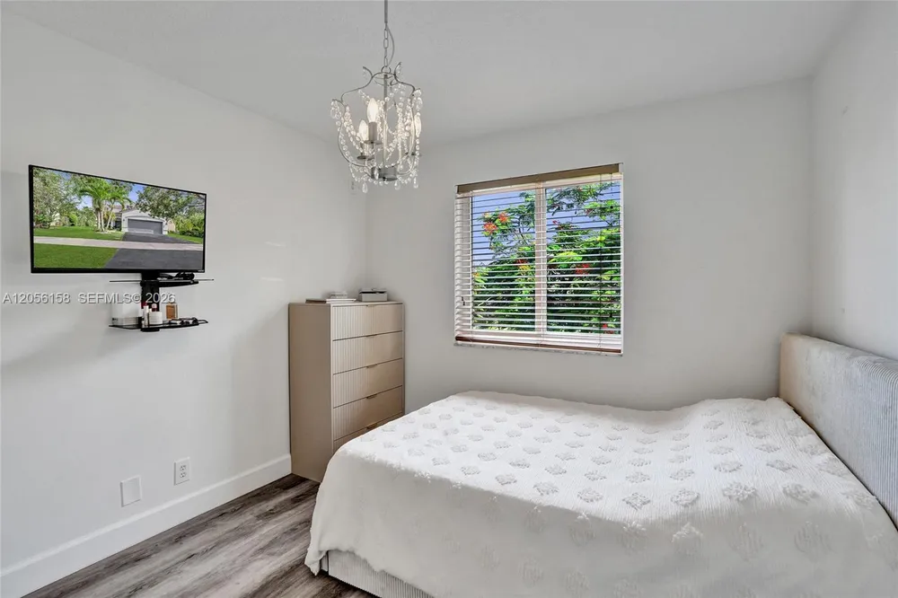 1216 Chinaberry Dr, Weston, FL 33327