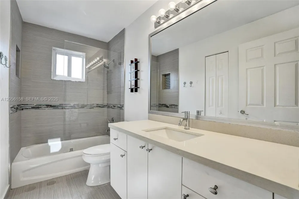 1216 Chinaberry Dr, Weston, FL 33327