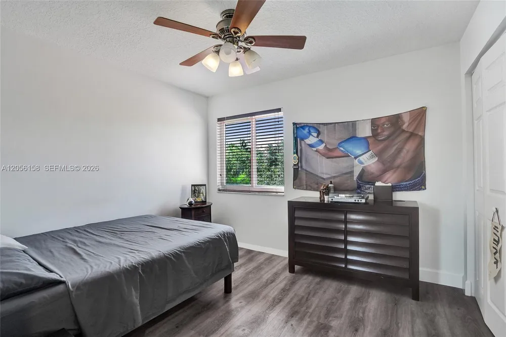 1216 Chinaberry Dr, Weston, FL 33327