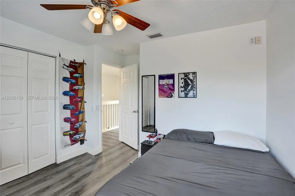 1216 Chinaberry Dr, Weston, FL 33327