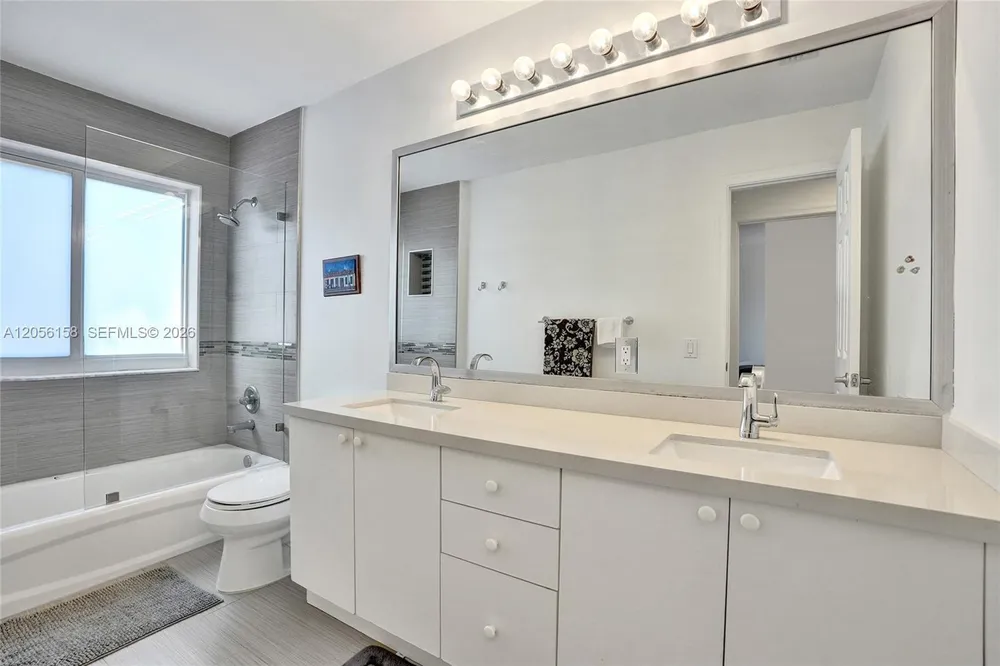 1216 Chinaberry Dr, Weston, FL 33327